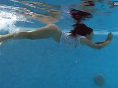 7X3.net presents: Puzan bruhova fat teen in the pool