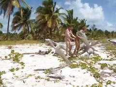 7X3.net presents: Beach sex