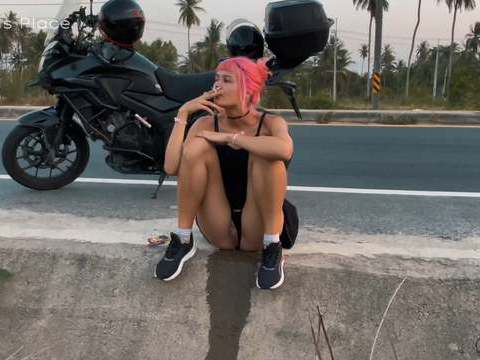 7X3.net presents: Motorbike girlfriend peeing on the roadside