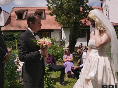 7X3.net presents: Blonde vera jarw having fun while being fucked during wedding
