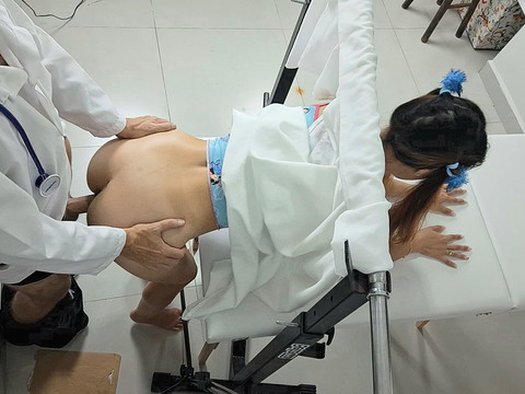 7X3.net presents: Gynecologist loses cell phone that contained videos of his patients!