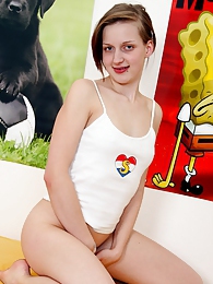 7X3.net presents: A handsome teenage babe pleasures her moist and bald cunt