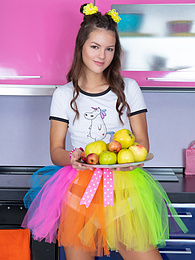 7X3.net presents: Mind blowing and breathtaking brunette beauty playing with fruits after she gets fully naked for the camera.